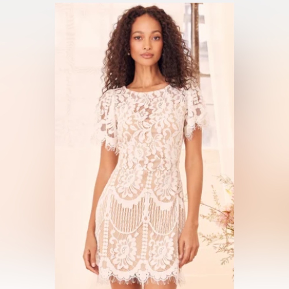 💕NWT! Beautiful White Lace Short Sleeve
Dress💕